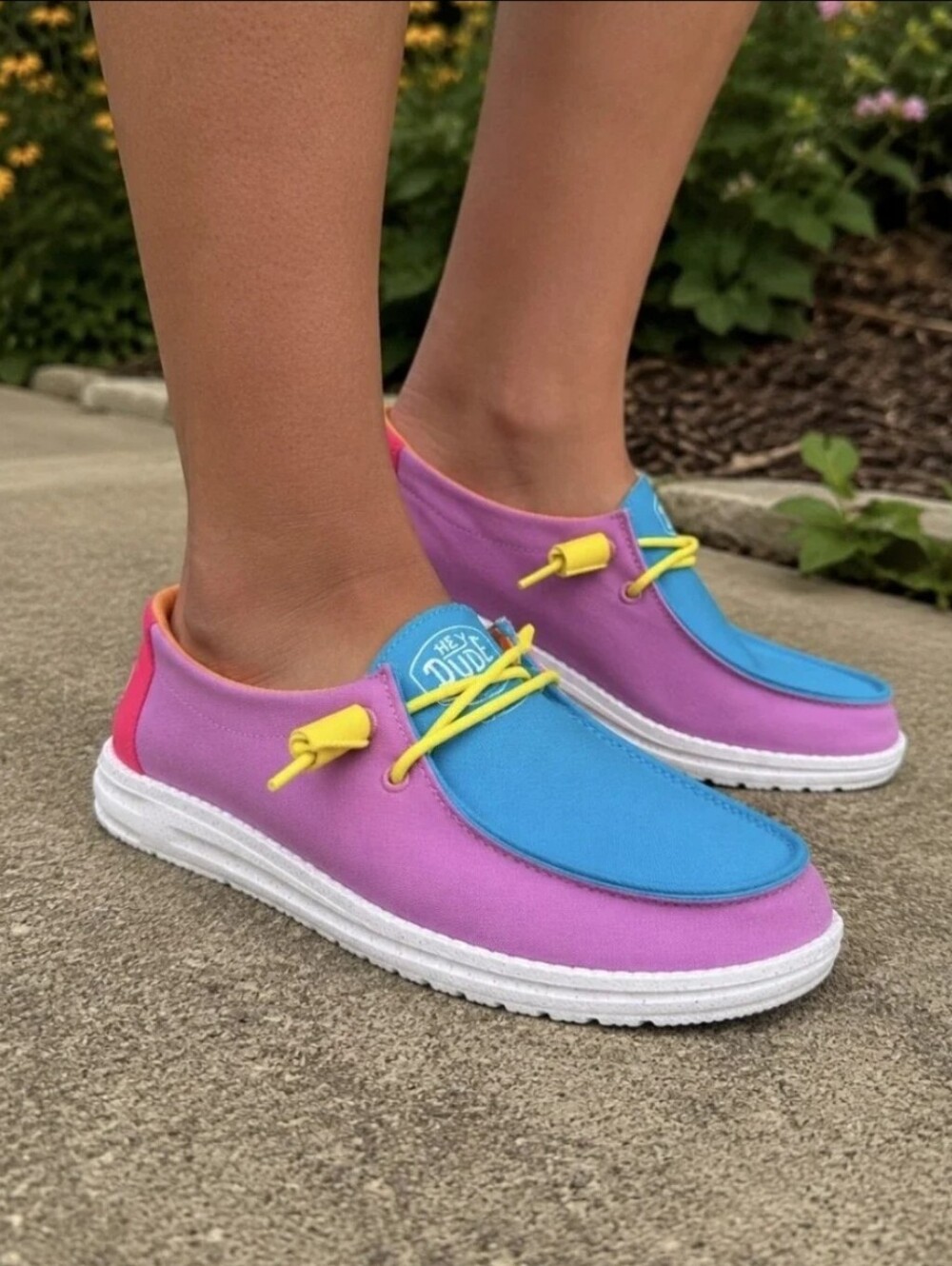 Hey Dude Women's Wendy Slub Canvas slip-on Size 9